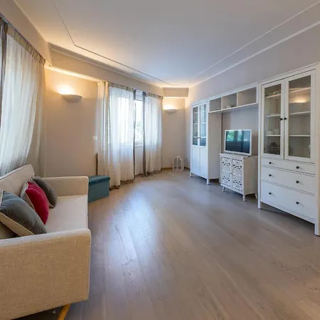 Chloe Beaulieu-sur-Mer