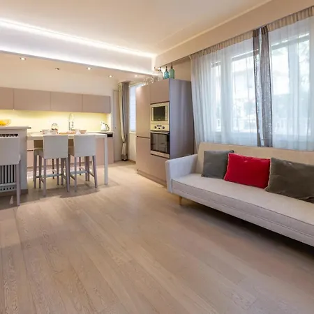 Chloe Beaulieu-sur-Mer