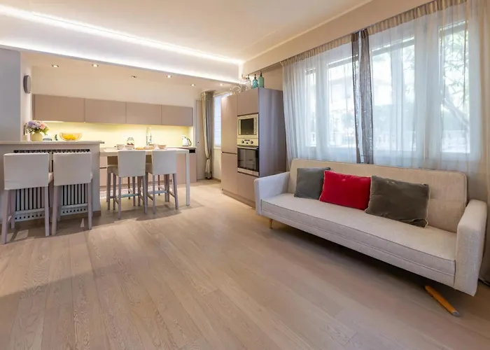 Chloe Beaulieu-sur-Mer